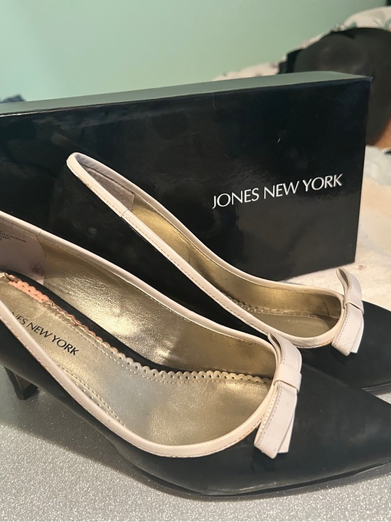 Jones New York Shoes - Jones New York Black and Cream Bow-Trim Kitten Pumps